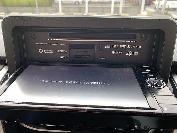 CD や DVD が再生可能な光学ドライブ付き